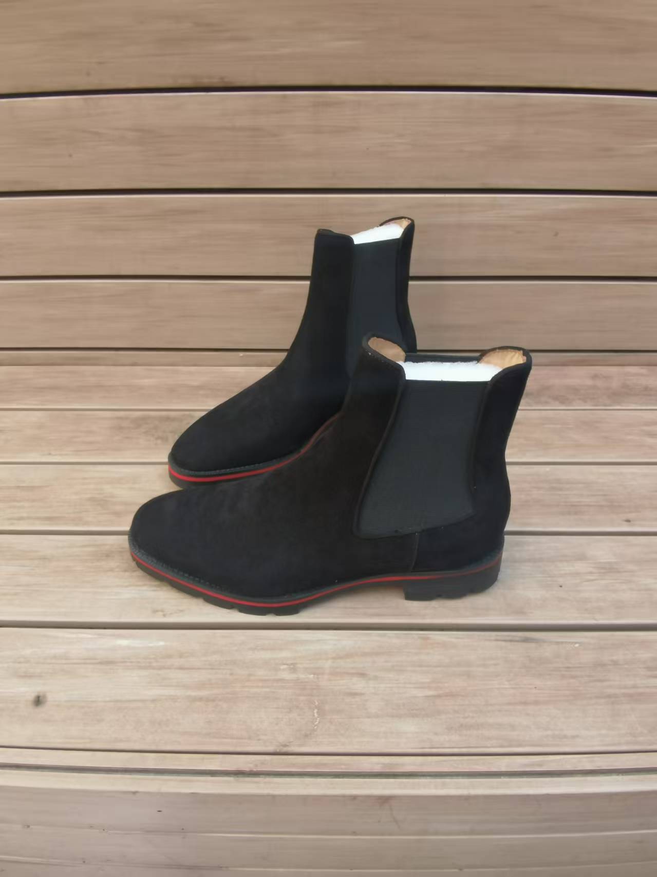 블랙 카우 스웨이드