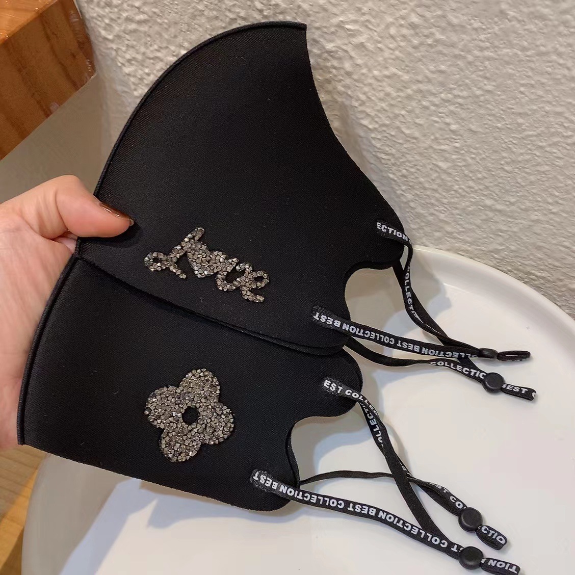 3433钻时尚字母LOVE花瓣秋冬外出口罩情侣款面罩