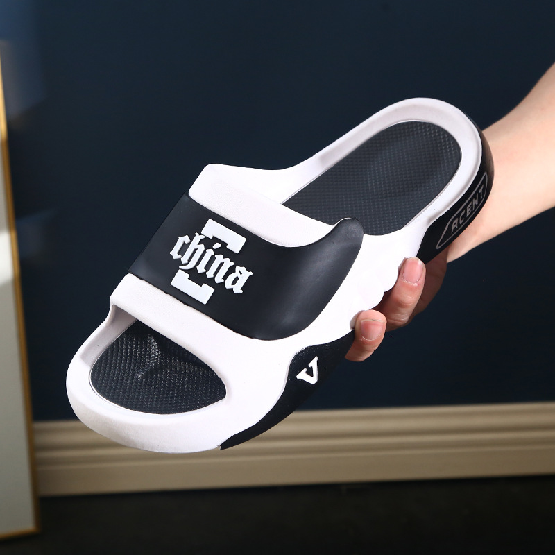 Zapatillas de los hombres de verano zapatillas de estilo coreano de moda ropa personalizada al aire libre baño grueso zapatillas de fondo de los hombres al por mayor