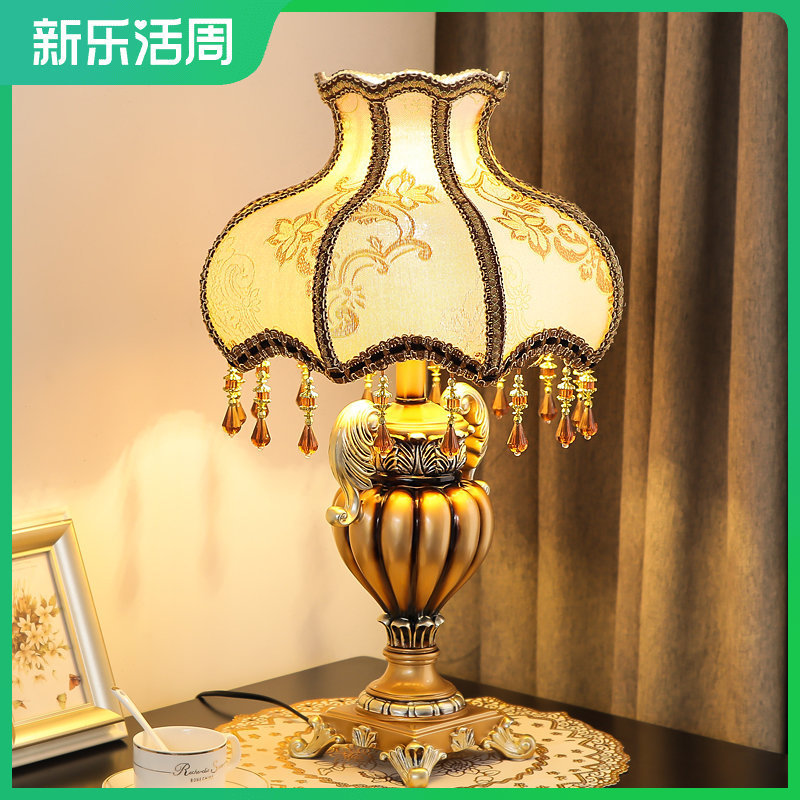 European Living Room Table Lamp Light Luxury Retro American Classical Luxury Warm Romantic Wedding Room Bedroom Bedside Table Lamp