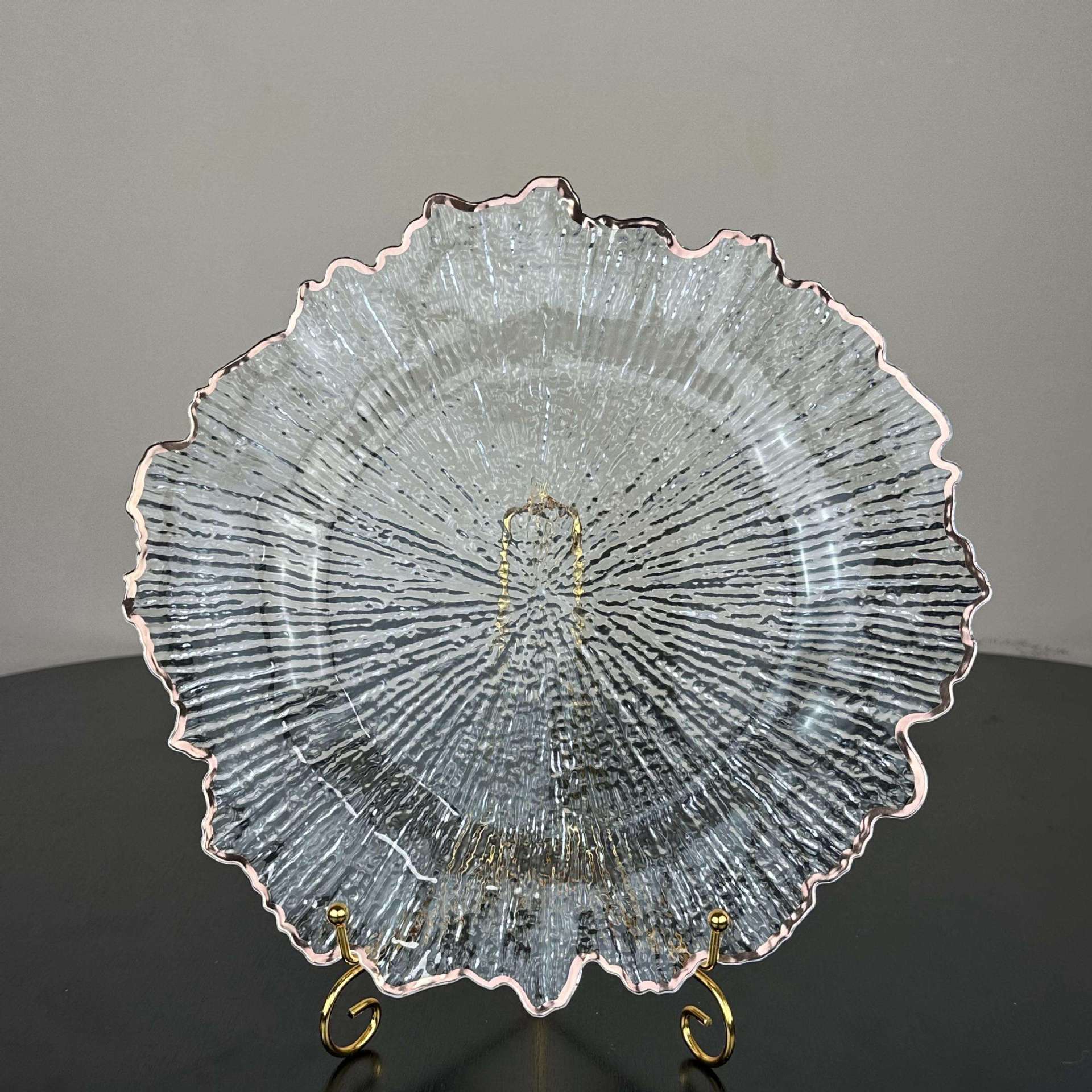 Nuevo diseño de decoración de mesa de boda plástico transparente cargador de borde irregular placa de melamina transparente redonda