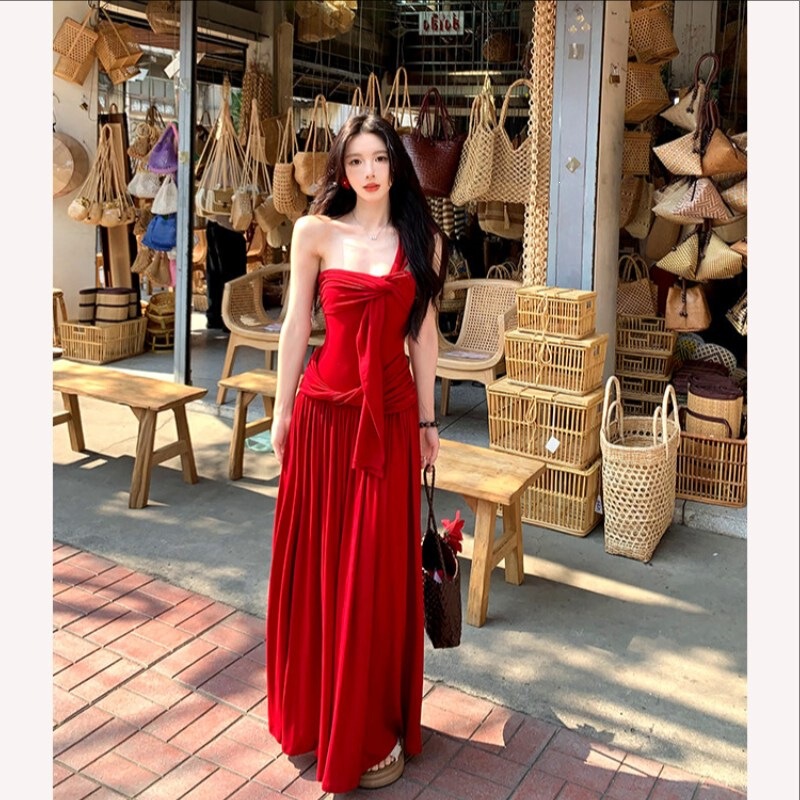 A Bright Red Summer Off-Shoulder Knit Dress for Women That Accentuates the Waist and Makes You Look Slimmer A Bright Red Summer Off-Shoulder Knit Dress for Women That Accentuates the Waist and Makes You Look Slimmer