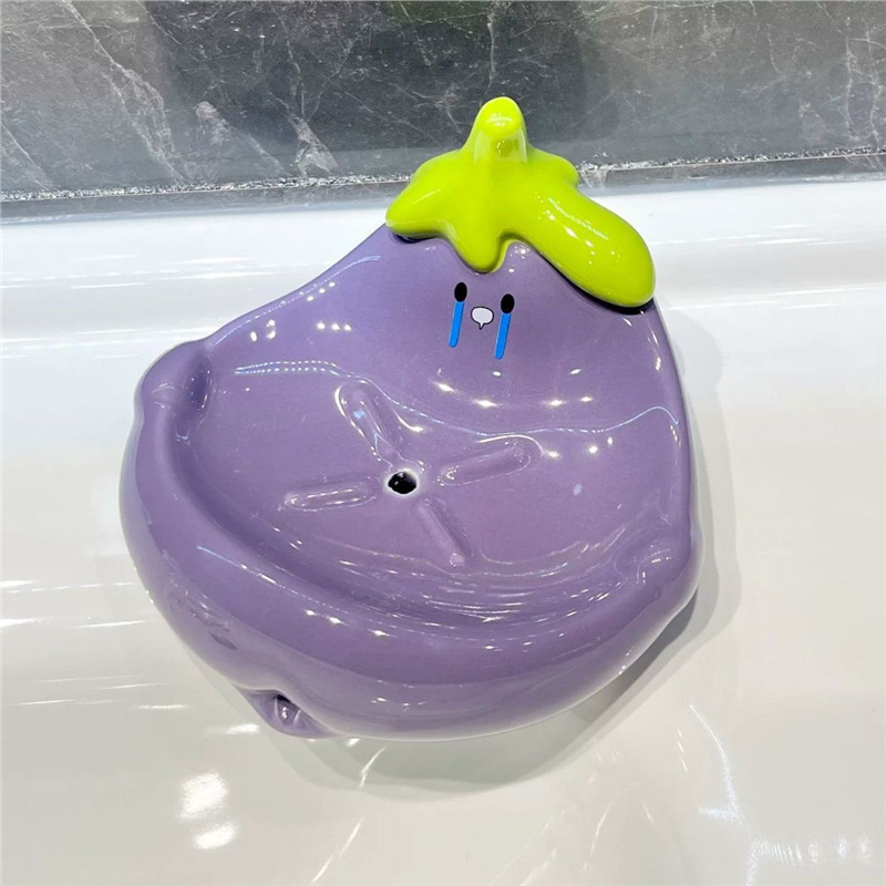 かわいいアヒルの石鹸箱は浴室の洗面台の石鹸箱に水が溜まっていません。|undefined