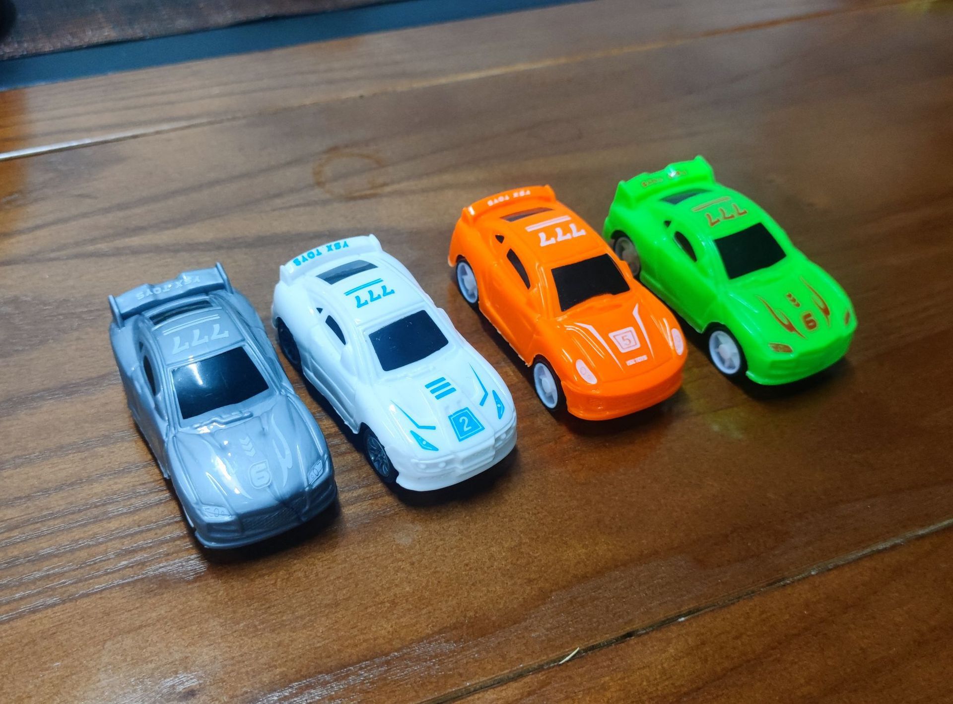 4색 풀백 레이싱카 1대