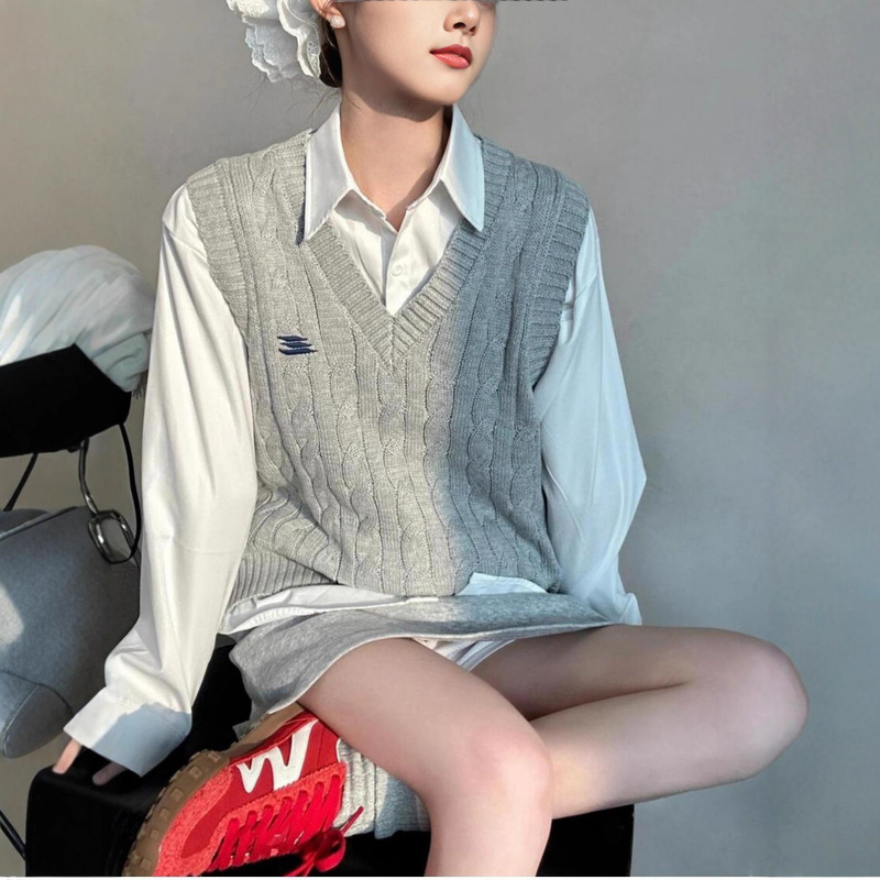早秋穿搭灰色v领针织马甲女麻花韩系叠穿毛衣背心显瘦学院风上衣|undefined