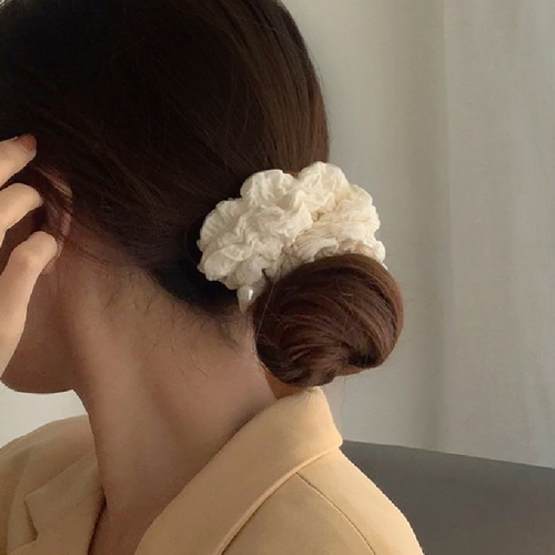 Pleated seersucker cream pearl large intestine ring female ins new French high-end sense hair ring girl daily hair accessories