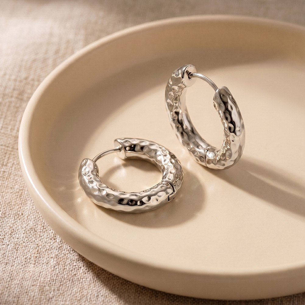 Cross-border best-selling hammered C-shaped earrings, fashionable and versatile, non-fading, women's 316 stainless steel stud earrings and hoops, available for wholesale