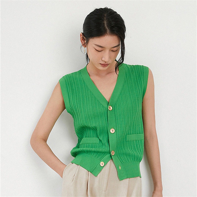 小香風ノースリーブアイスカーディガン女性夏の薄いニットベストの肩の外に洋風のフランスの上着を着ています。