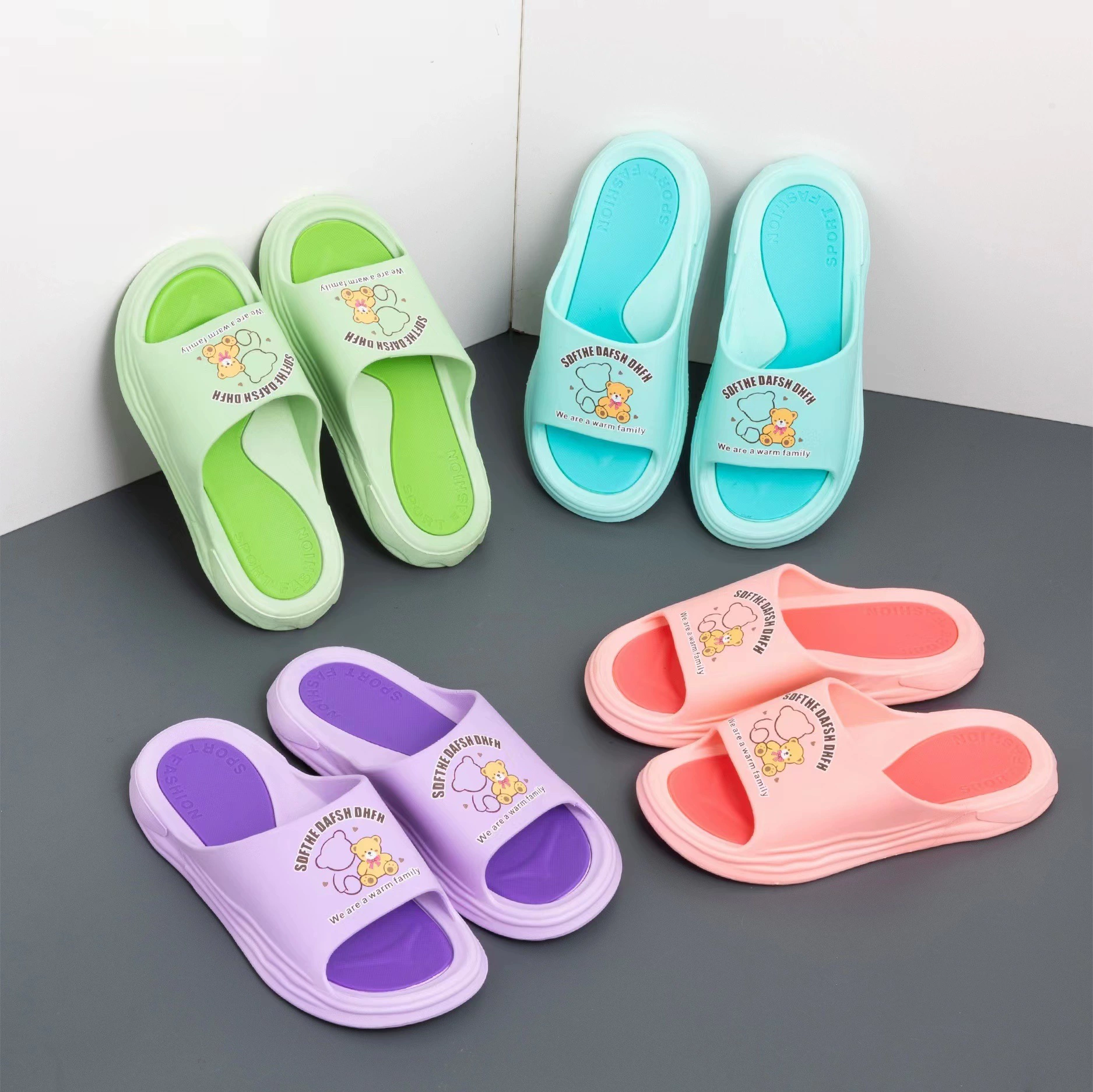 Новые милые сандалии с героями мультфильмов, женская летняя уличная одежда, противоскользящий дезодорант, пляжные тапочки на платформе