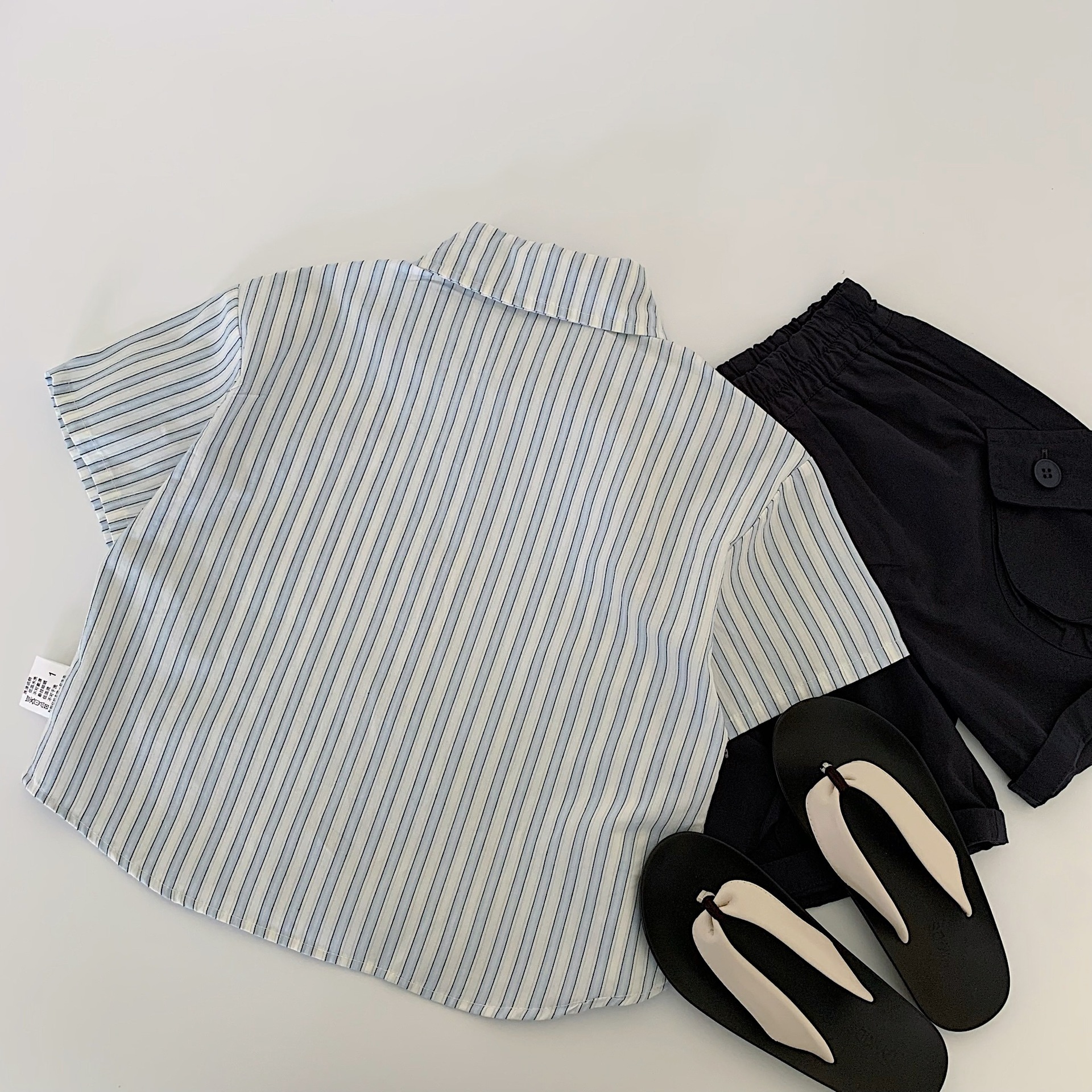 Camisa de manga corta para niños Maibao 2025 verano nuevo estilo coreano camisa a rayas occidental para niños ropa de verano para niños