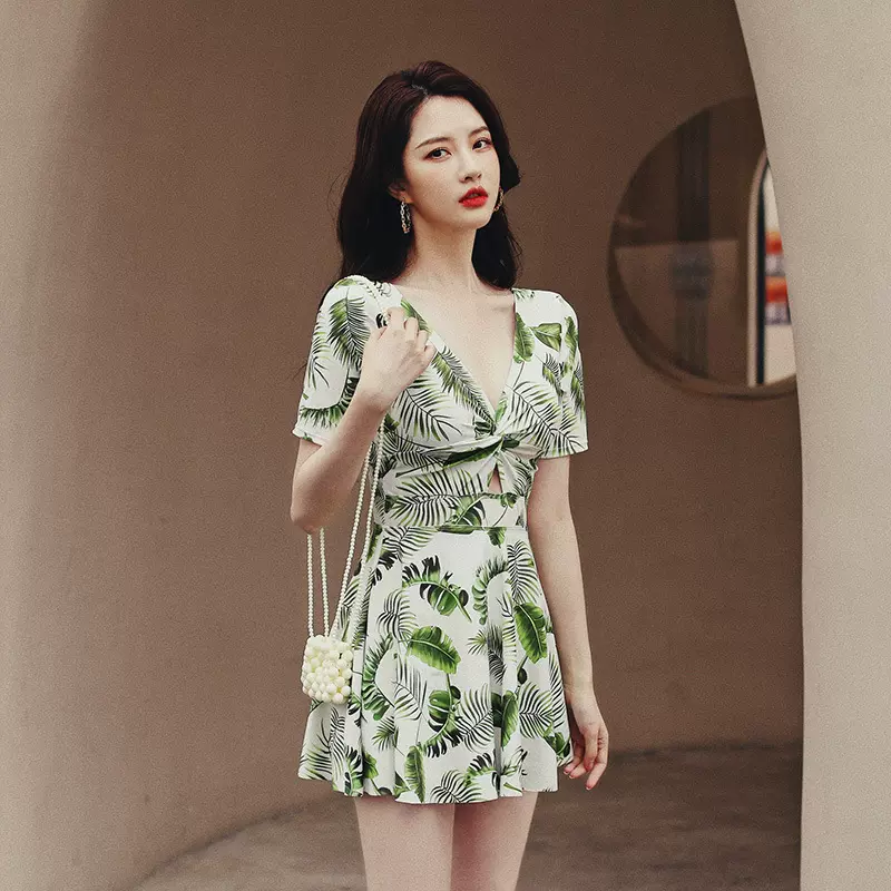 韩国2021新款保守裙式泳衣女连体遮肉显瘦时尚女神范温泉度假泳装