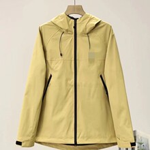 新款UA冲锋衣户外防风防水登山服情侣连帽男女潮牌夹克连帽女外套