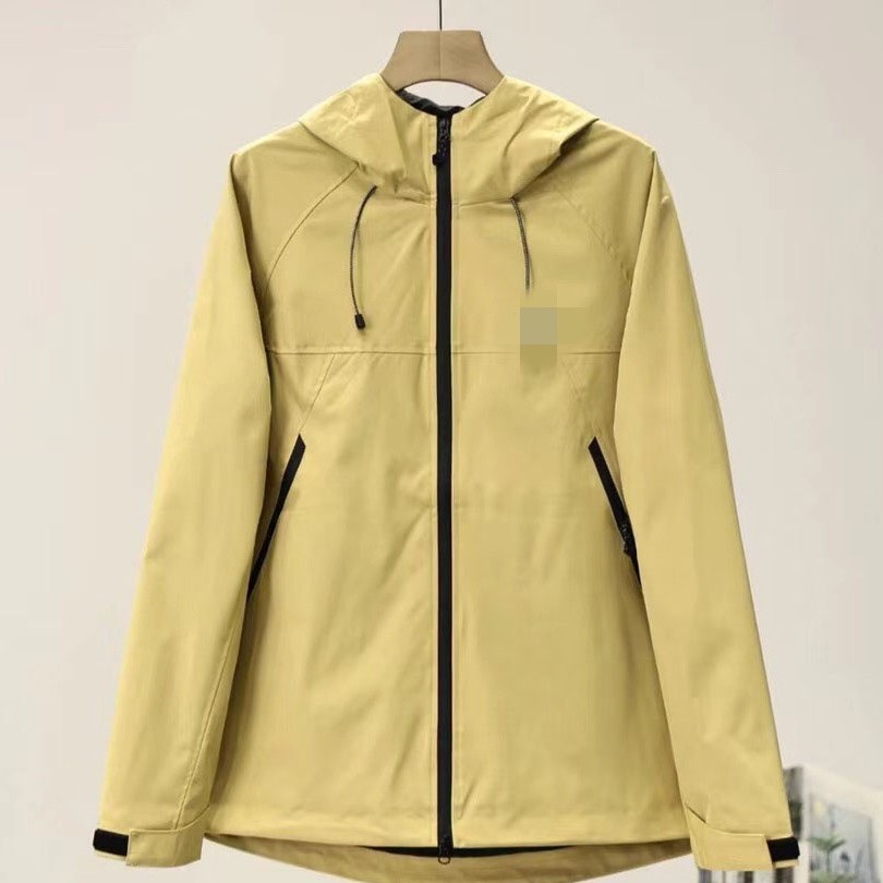 新款UA冲锋衣户外防风防水登山服情侣连帽男女潮牌夹克连帽女外套