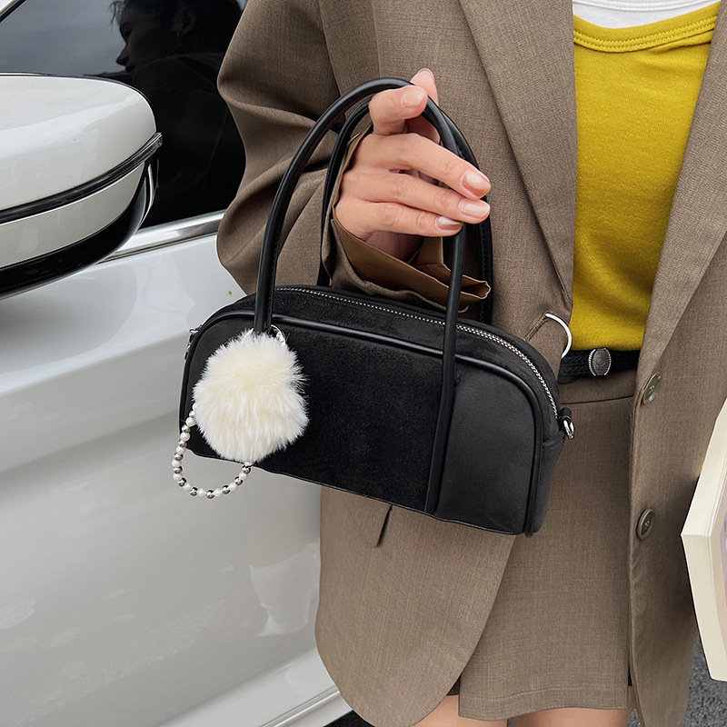 2025 otoño y invierno texturas de seda de moda retro bolso de bolos de estilo exterior de color puro bolso de viento