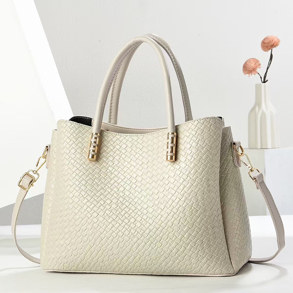2025 primavera nueva moda todo-fósforo retro de alta gama sentido nicho de gran capacidad mensajero de un solo hombro bolso femenino Tote image 3