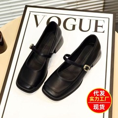 女性用の快適なソフトレザーフレンチストラップメリージェーンシューズ、厚いヒール、レトロスタイル、ミディアムヒール、スクエアトゥの小さな革靴、スクエアトゥのシングルシューズ