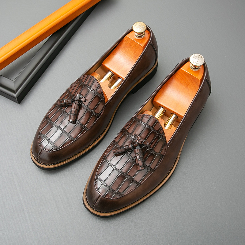 Zapatos de hombre transfronterizos tallas grandes primavera y otoño nuevos zapatos de cuero zapatos de cuero con flecos de moda zapatos de cuero de estilo británico de moda comercio exterior