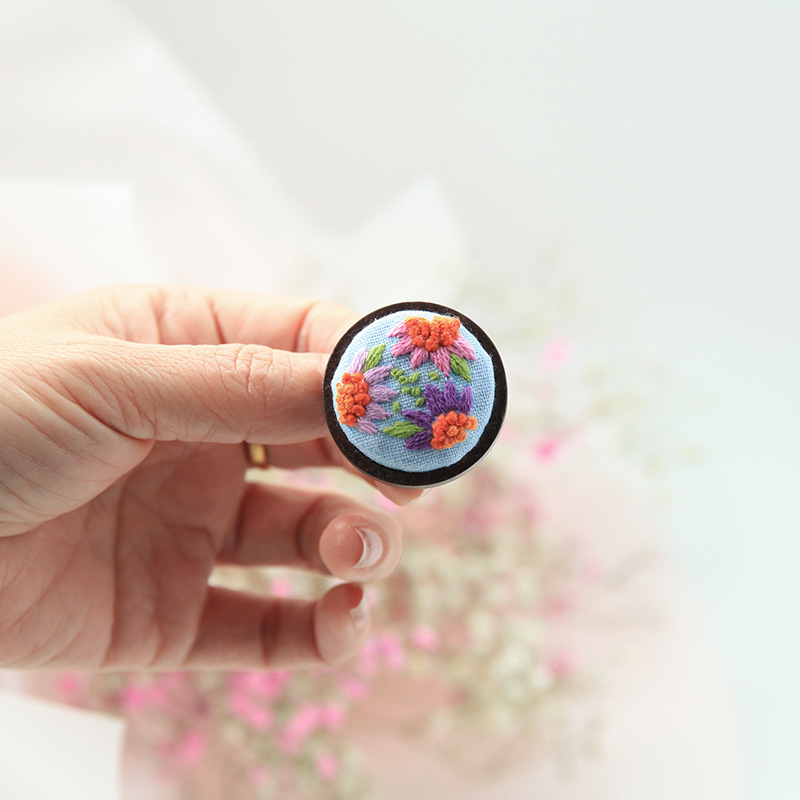 Bordado hecho a mano DIY creativo broche joyería de dibujos animados lindo insignia accesorios niños pareja regalo