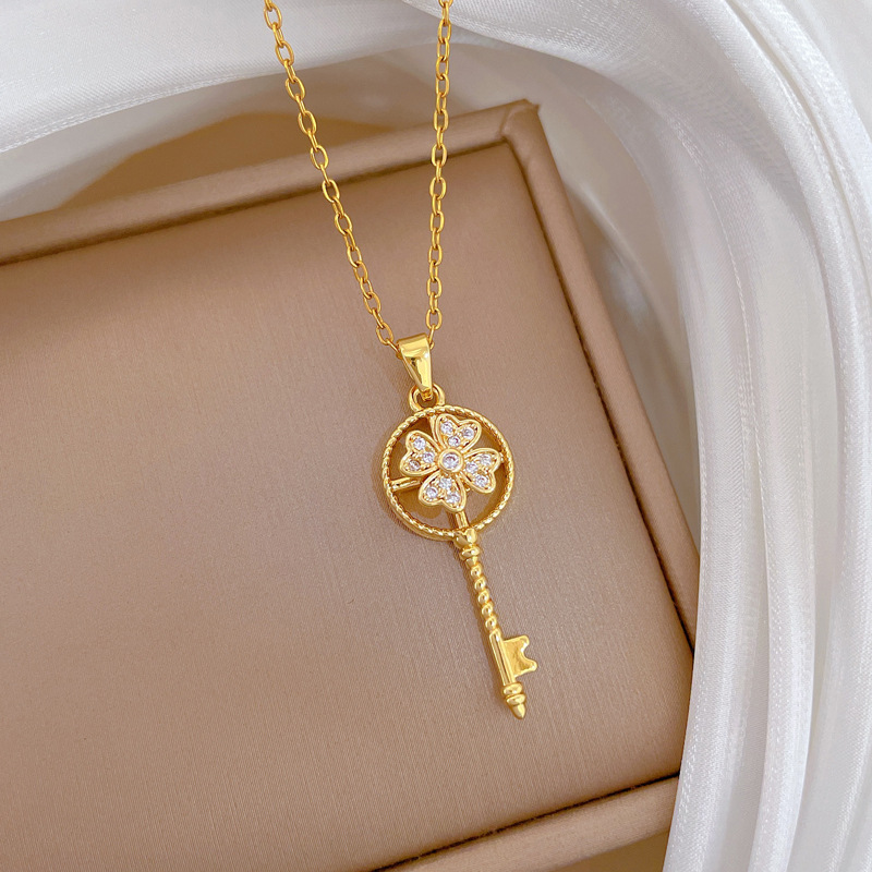 Luxurious Rotating Lucky Key Necklace With Full Diamond Inlay_voghion.com