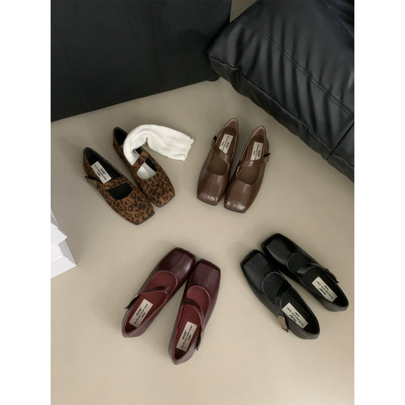 Небольшие туфли в стиле ретро