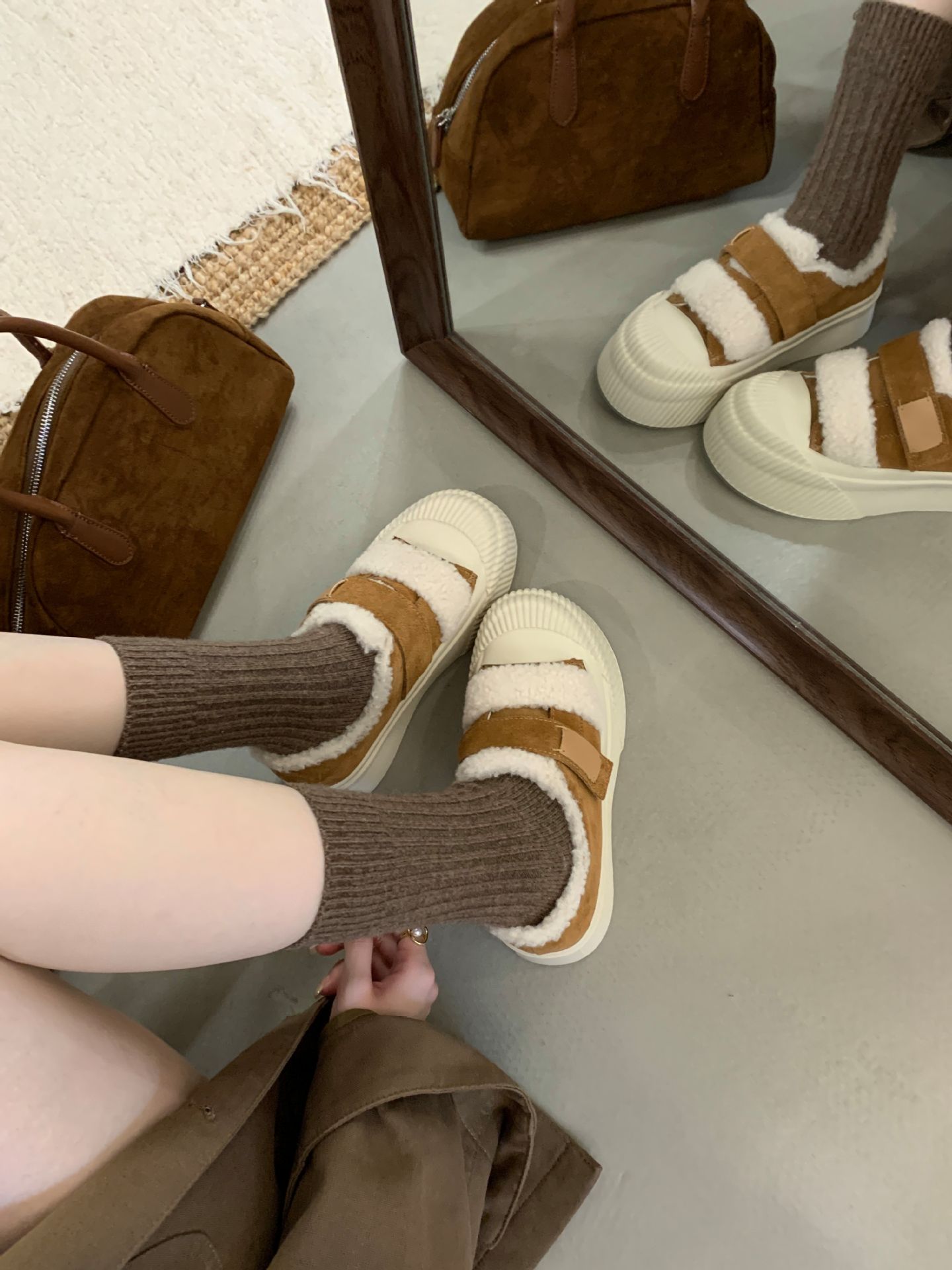 Chaussures ShoeGlobe Grape Mom Automne Hiver Nouvelles Chaussures en cuir véritable à semelle épaisse et doublure en velours épais, chaudes et décontractées, couleur blanc biscuit, pour femmes_voghion.com