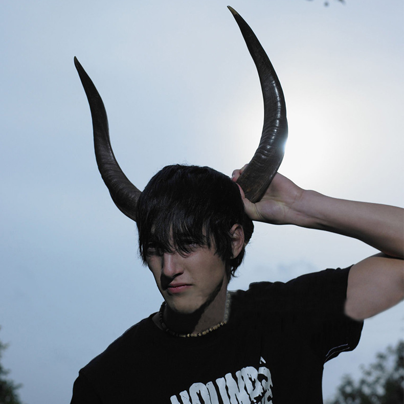 Transfronterizos Halloween demonios corno de toro gran tocado fantasma festival de cabello arnés de decoración tocado maquillaje props de fiesta