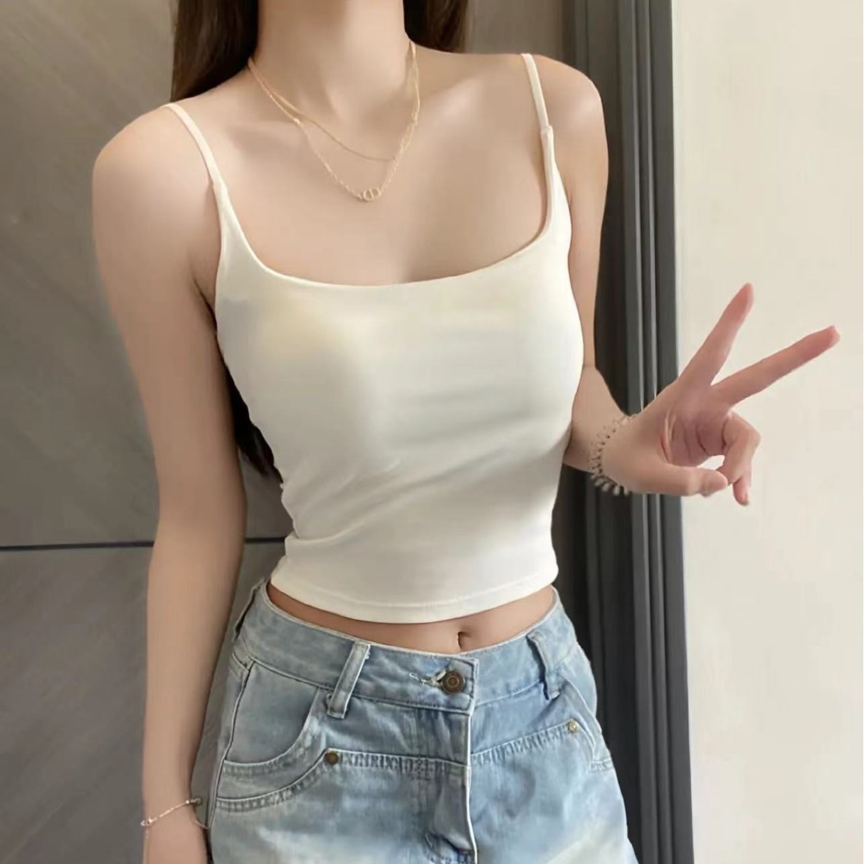 Demi-season keep warm comfortable top with cups, adjustable straps
