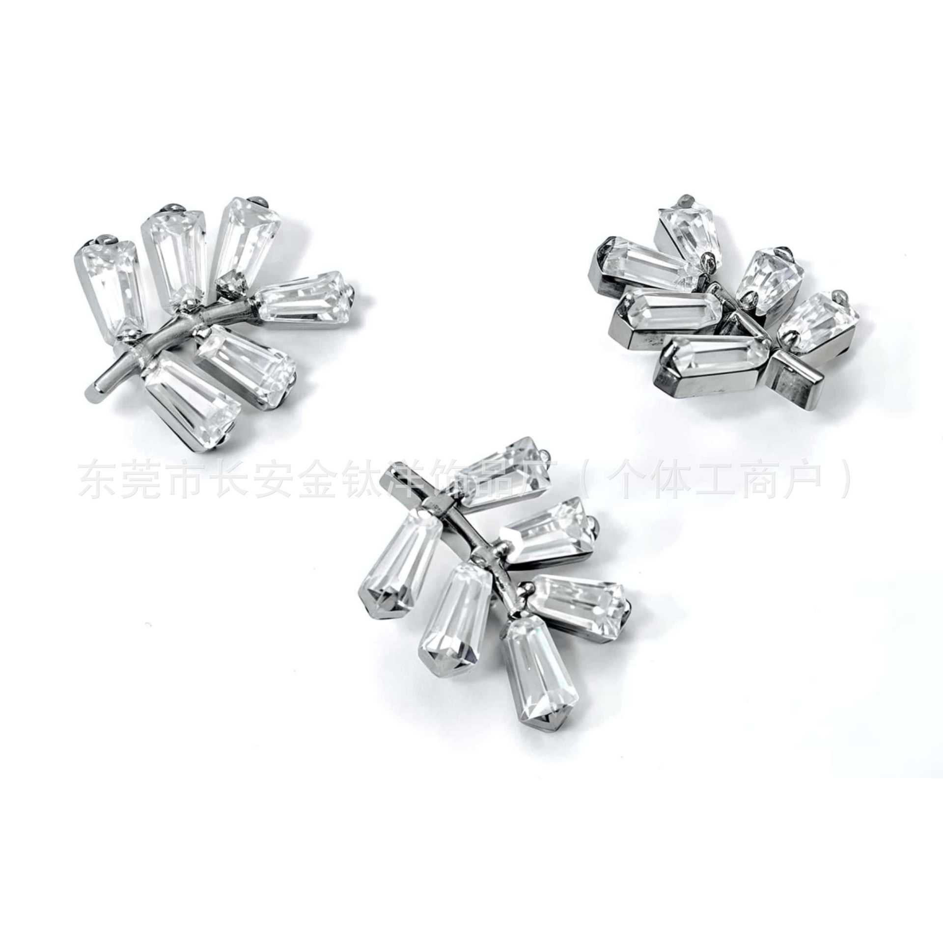 Pointed titanium steel lip stud product view