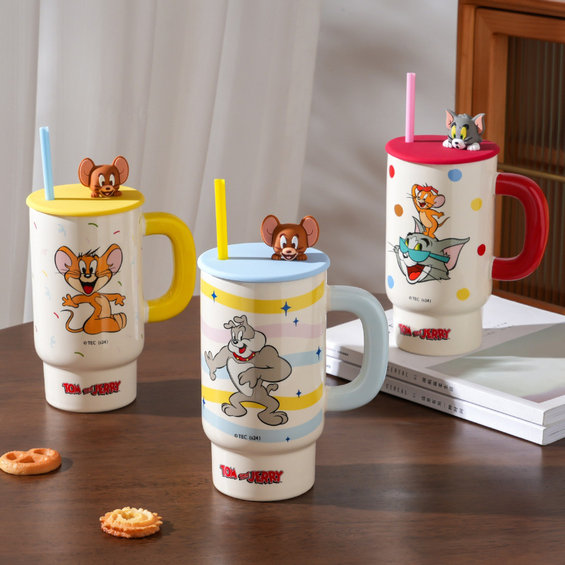 Gatos y ratones de gran capacidad con tazas de tapa de copas de paja tazas de agua domésticas tazas de cerámica femeninas tazas de café