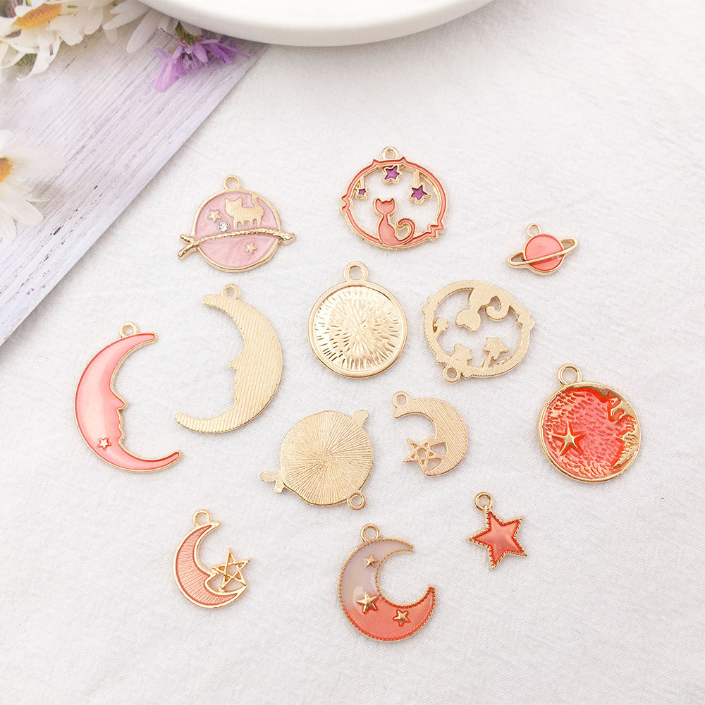 23g Weight Pendant Jewelry Making Type 21 * 25mm, 24*24mm, 24*32mm Jewelry Making Size Rhinestones Inlay Material DIY Jewelry Accessories Classification 1 Set Quantity Alloy Material Star, Moon, Cat Pattern Enamel, Inlay Design Casual, Simple Style Style 1 Set 21 * 25mm 24*24mm 24*32mm Alloy Rhinestones Star Moon Cat Pendant 2