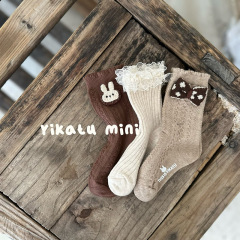 イカウサギの子供の靴下の新型の女性の宝の木の耳元の刺繍のレースの洋風の百合の女の子の靴下