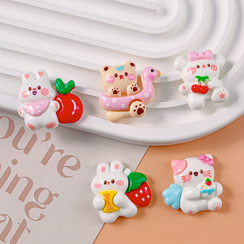Mochila de dibujos animados fresa conejo pato anillo de natación oso accesorios de resina DIY crema pegamento agujero hebilla de zapato accesorios para el cabello material al por mayor