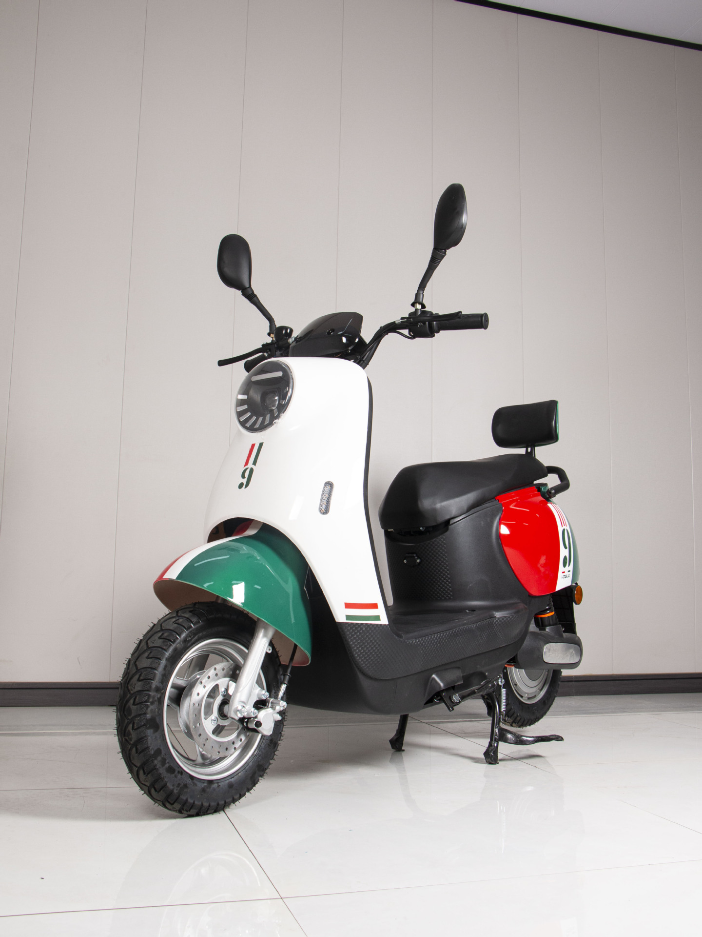 Venta al por mayor de coches con batería para hombres y mujeres de alta potencia 2025 nuevos vehículos eléctricos de movilidad para el hogar bicicletas eléctricas transfronterizas de comercio exterior