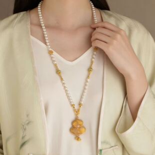 ���L�͹Ž�ɫ���J��Ů���A�ٴ�ë��朸߼��Еr���·�������l