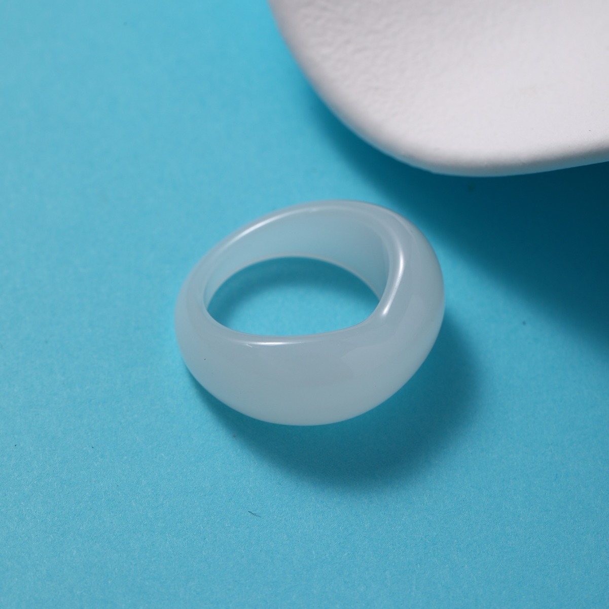 Nuevo anillo de resina de dibujos animados divertidos transfronterizos único nicho geométrico anillo de dedo índice universal