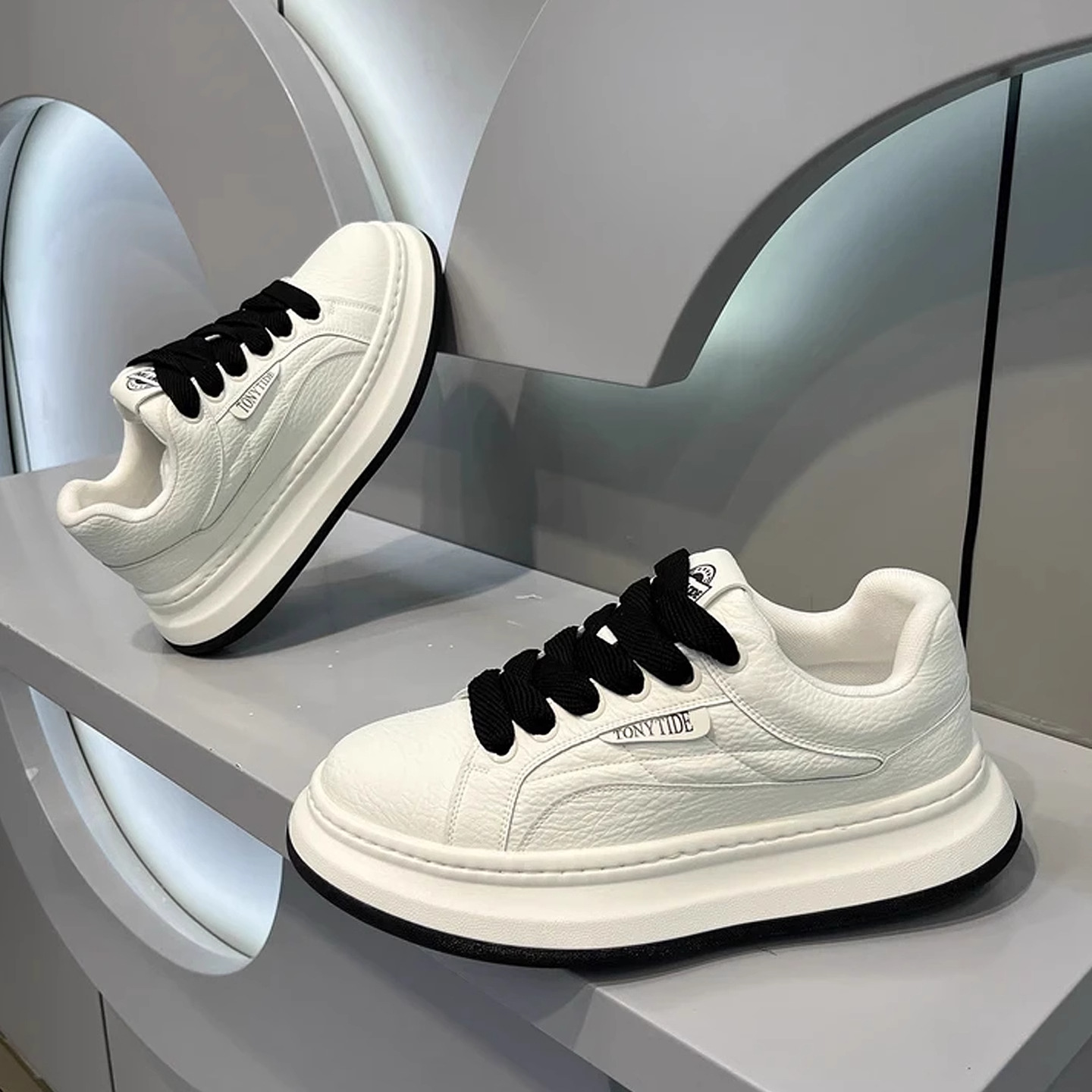 European Men's 2025 Autumn New Brand High-end Sports Casual White Sneakers Height-increasing Versatile Trendy Shoes_vogvips.com
