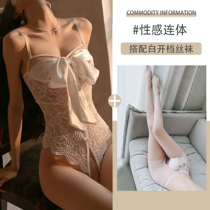 흰색 원피스 스커트 + 흰색 오픈 양말