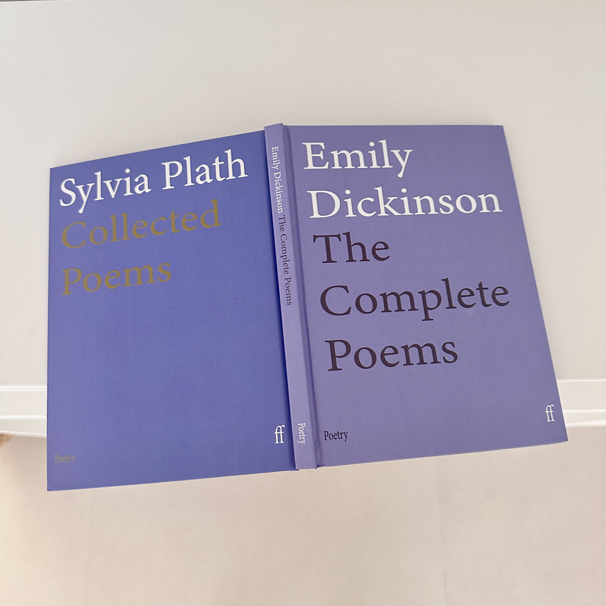 Ins風復古英語は古本の道具ノートを作って写真を撮ってノスタルジックな文芸の手帳のサンプル部屋を撮影します。