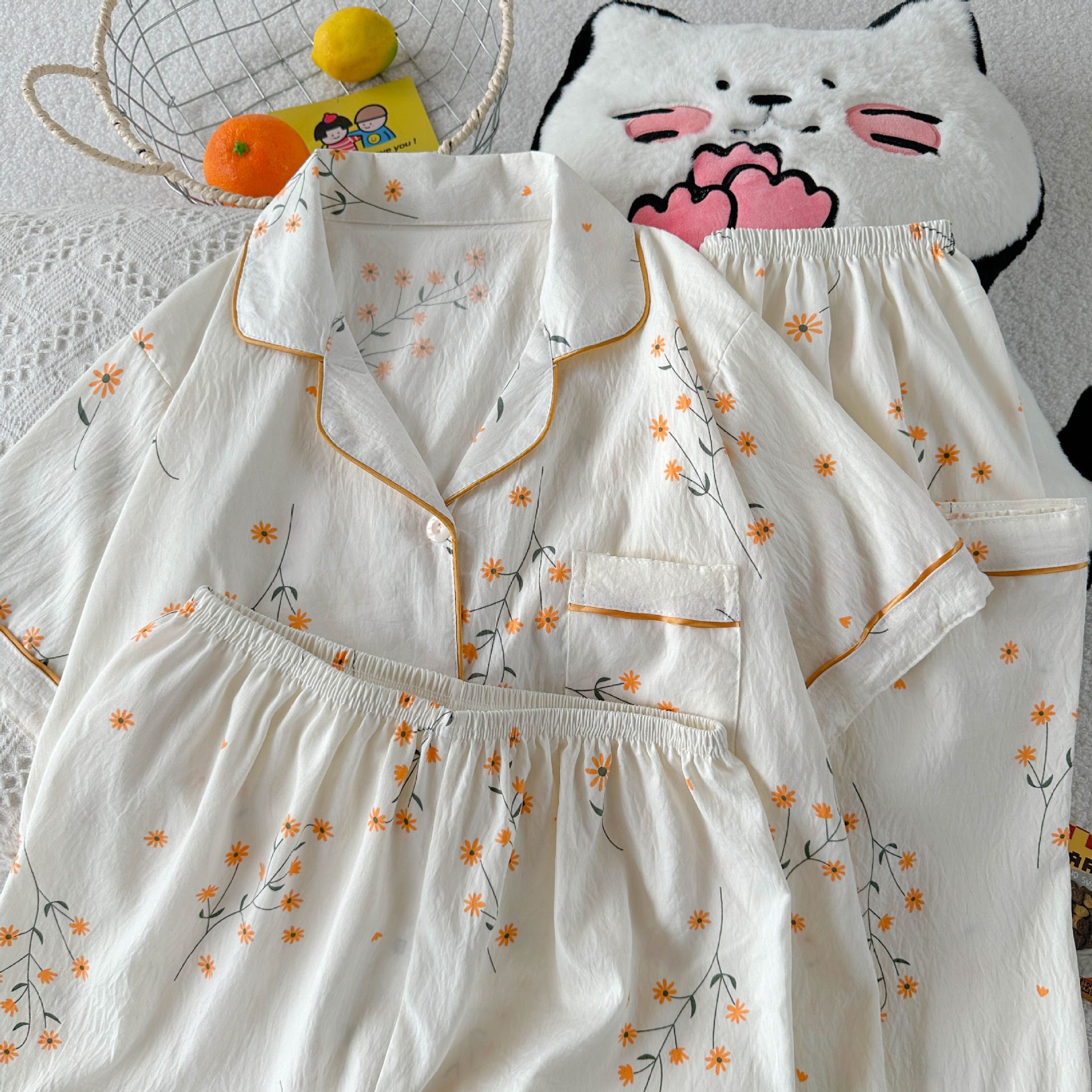 Al por mayor transfronterizo nuevo pijama de mujer tres piezas cardigan con solapa mangas cortas pantalones cortos KT gato dibujos animados cubierta de ropa doméstica