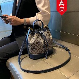 ��۴�ُŮ��2025�¿�Ƴ鎧����ˮͰ���ٴ��p��б��С����