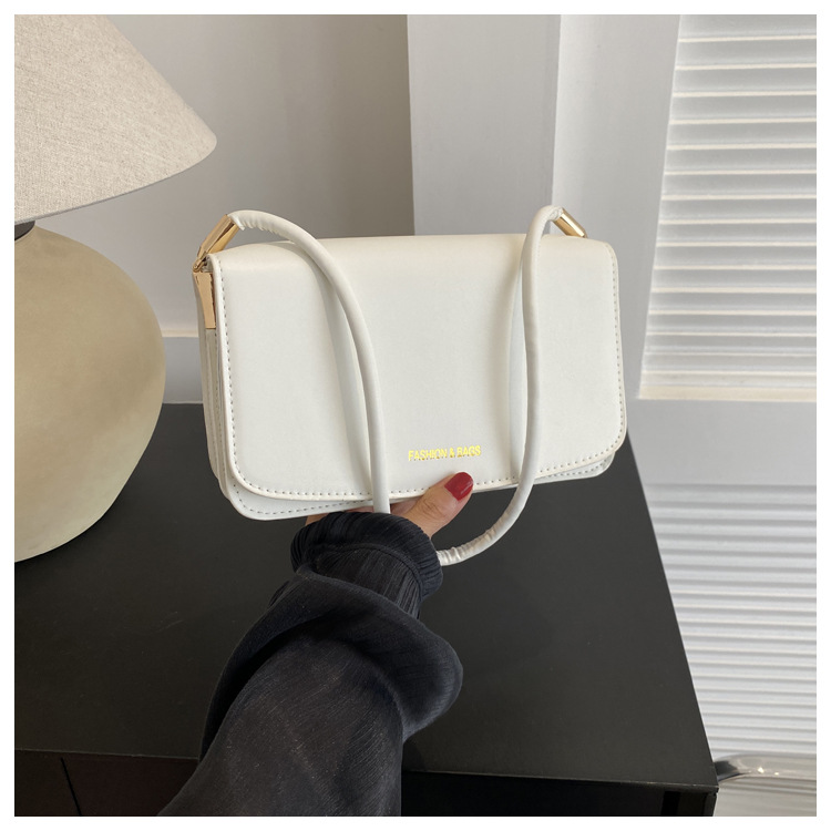 Texture simple et à la mode petit sac carré 2024 nouveau sac à bandoulière polyvalent de banlieue version coréenne sac à aisselles design de niche à la mode_voghion.com