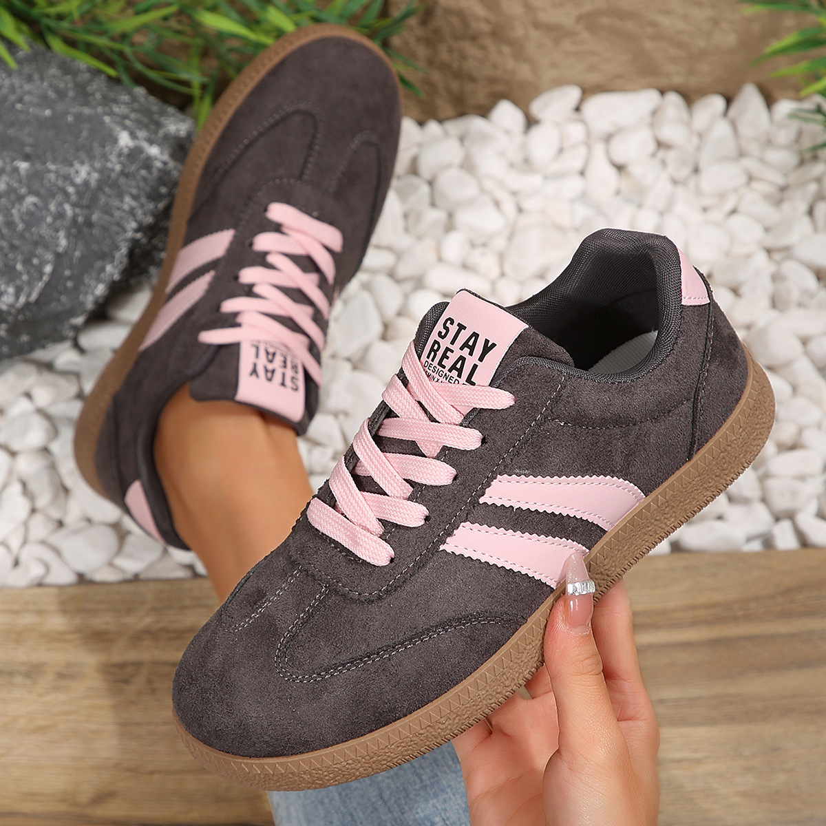 Zapatos de entrenamiento de base plana para mujeres 2025, primavera y otoño, zapatos de skate de comercio exterior de tamaño grande, zapatos casuales de moda, zapatos blancos para mujeres