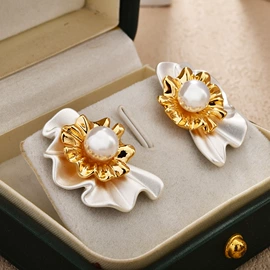 耳钉;耳扣;耳环