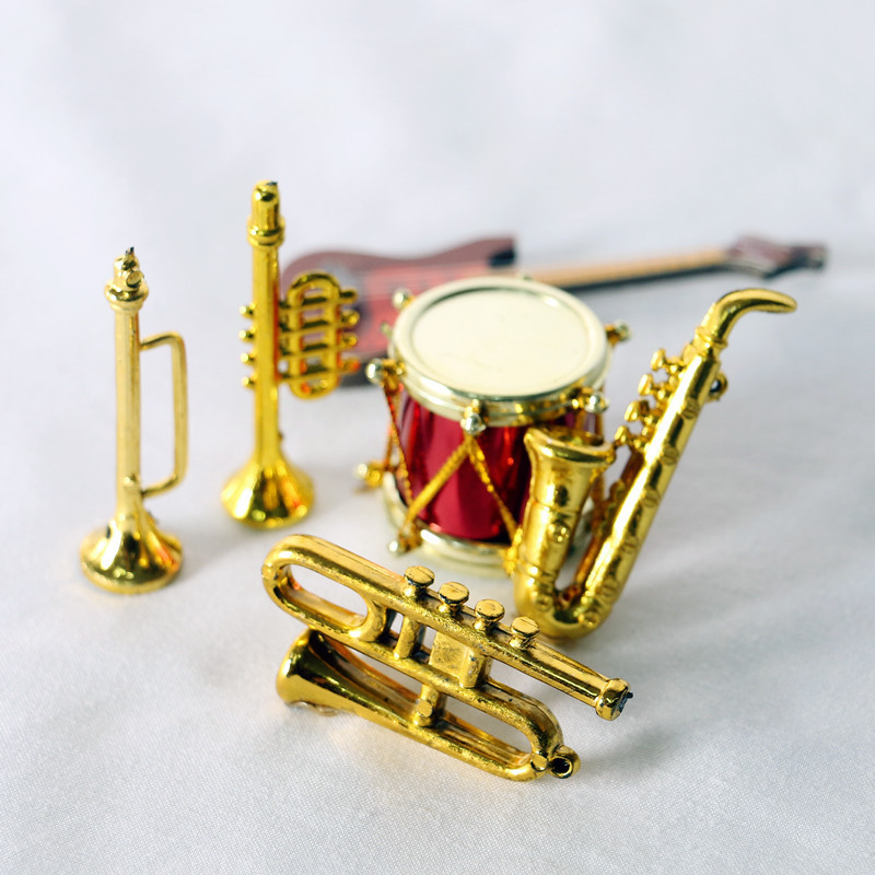 Dollhouse doll house mini saxophone classical instrument miniature world Scene Model shooting props Dollhouse doll house mini saxophone classical instrument miniature world Scene Model shooting props