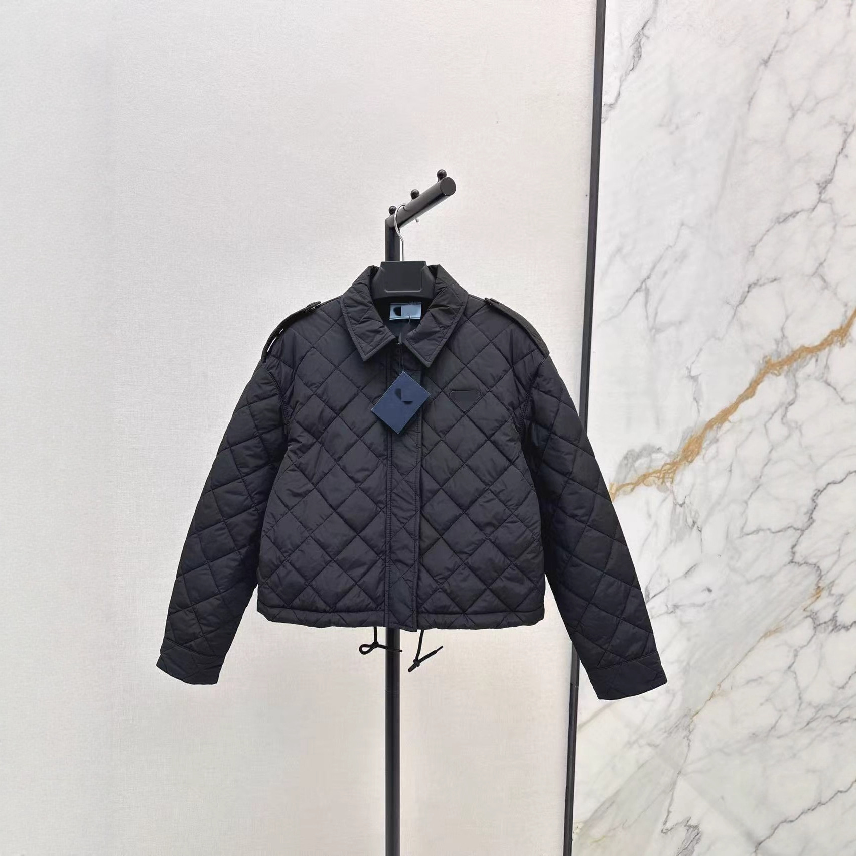 深圳南油25秋冬时尚气质字母三角标菱形格纹翻领宽松短款棉服外套