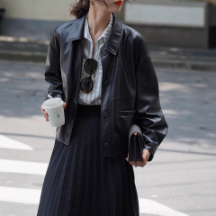 「白画」フランスのレトロな黒い皮の服の女性のゆったりした短い小さい背の革のジャケットの女性の秋冬