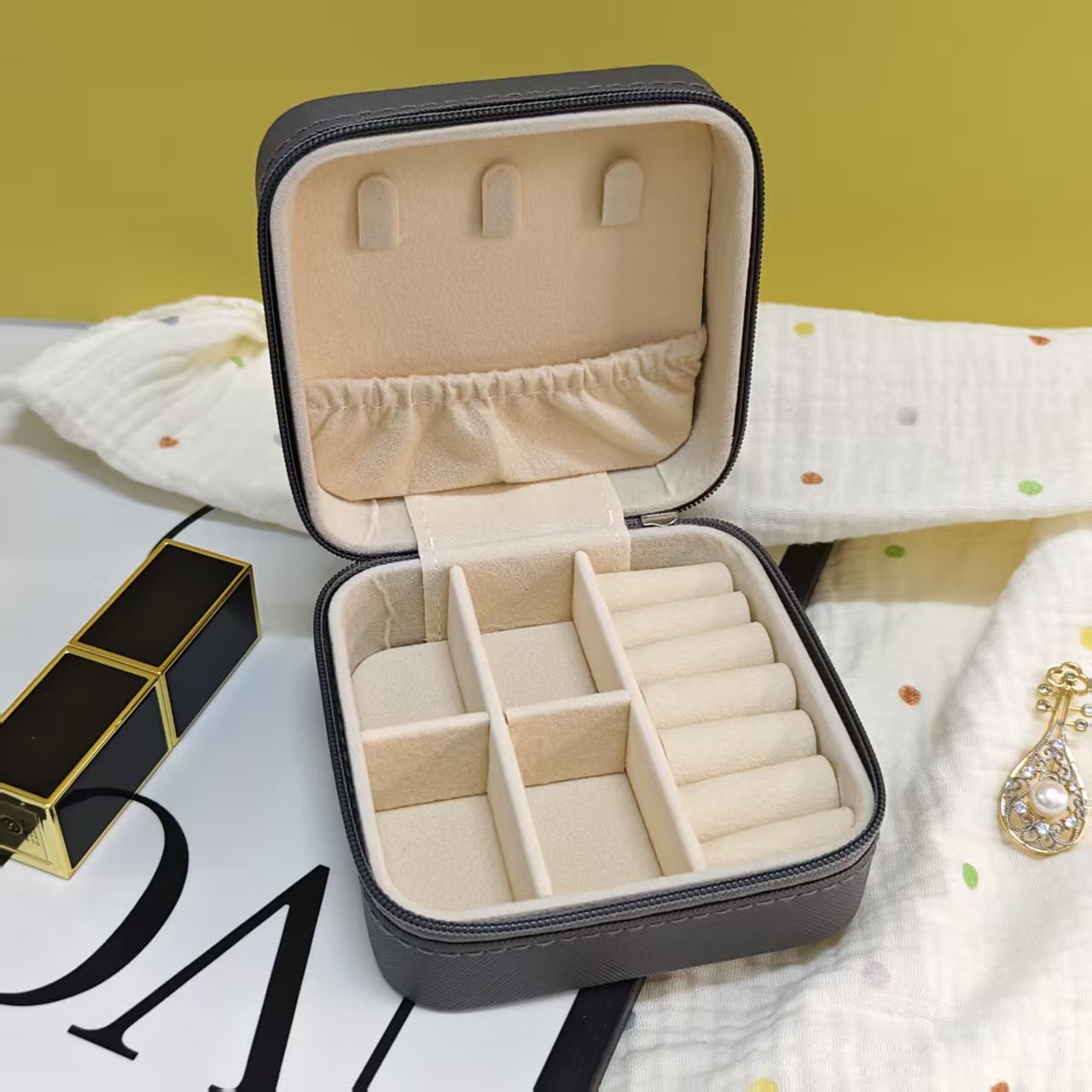 Caixa de joyería de cuero portátil para viajar caja de almacenamiento anillo collar de brazalete bolsa de joyería a prueba de polvo