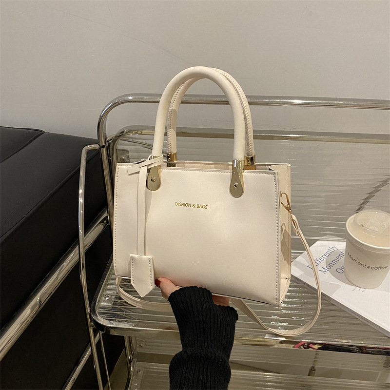 Bolso de mano para mujeres 2024 nueva moda de invierno para viajar bolso cuadrado bolso especial de aire extranjero bolso de hombro simple de viento