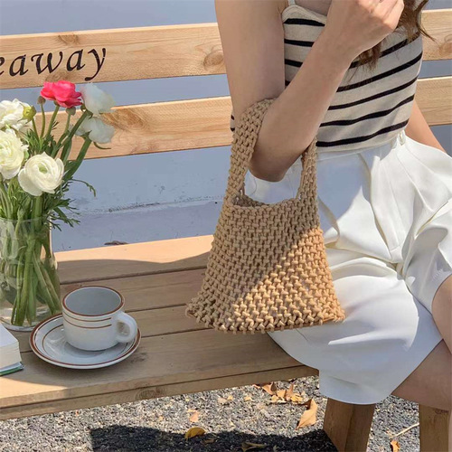Korean style hollow mesh clutch bag, hand-woven cotton rope wrist bag, fashionable and versatile beach vacation bucket bag