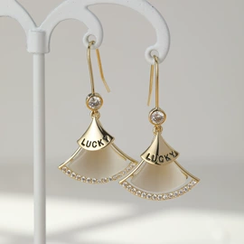 胸针;耳钉;项链